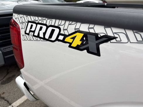 Used 2017 Nissan Frontier PRO-4X image 3