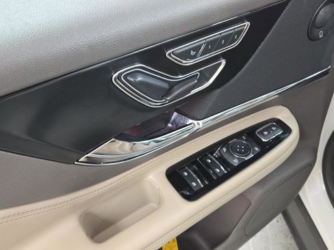 Used 2021 Lincoln Corsair Reserve w/ Equipment Group 201A image 13