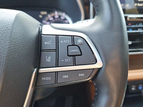 Used 2022 Toyota Highlander Platinum FWD image 25