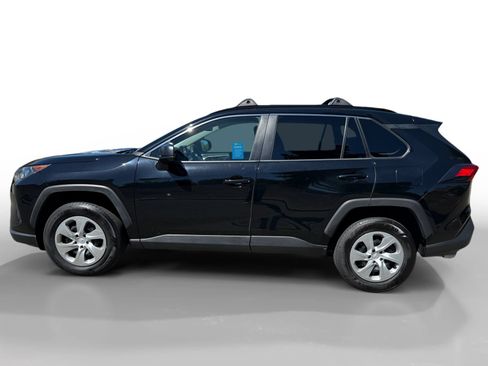 Used 2019 Toyota RAV4 LE FWD image 2
