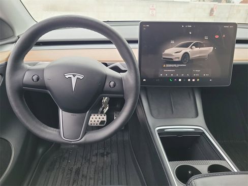 Used 2023 Tesla Model Y Long Range image 11