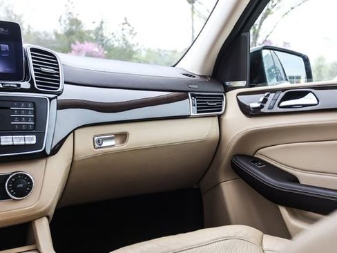 Used 2018 Mercedes-Benz GLE 43 AMG 4MATIC image 32