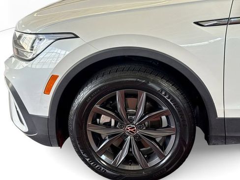 Certified 2023 Volkswagen Tiguan SE w/ Panoramic Sunroof Package FWD image 20