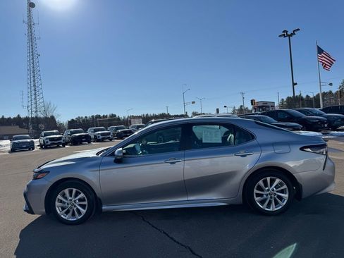 Used 2024 Toyota Camry SE image 8