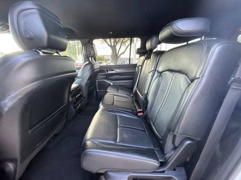Used 2024 Jeep Wagoneer Series II w/ Flexible Seating Group AWD/4WD image 9