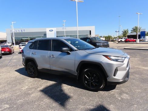 Used 2024 Toyota RAV4 LE FWD image 7