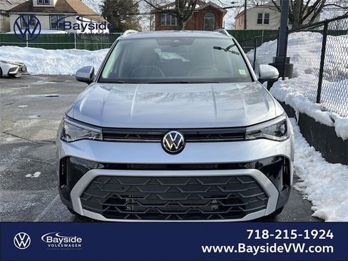 New 2026 Volkswagen Taos SE image 2