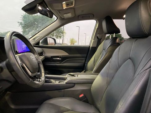 Used 2024 Toyota Grand Highlander Limited image 10