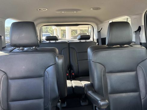 Used 2019 GMC Acadia SLT w/ LPO, Black Accent Package image 9