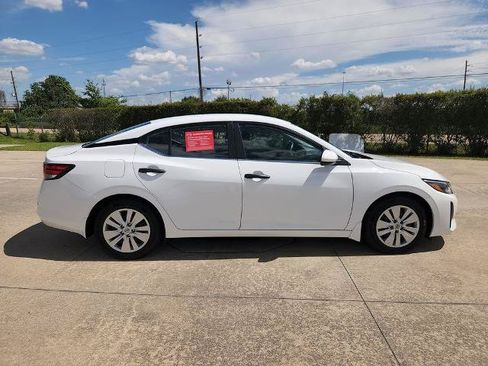 Certified 2025 Nissan Sentra S FWD image 4