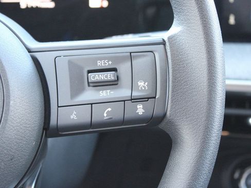 Used 2025 Nissan Kicks SV image 13