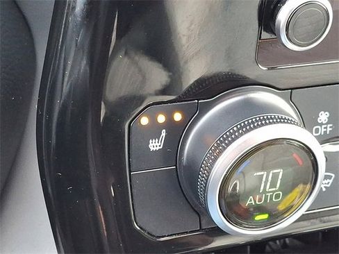 Certified 2024 Toyota Highlander XLE image 28