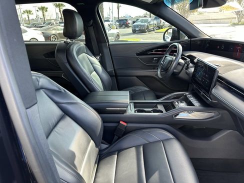 Used 2024 Lincoln Nautilus Premier w/ Jet Appearance Package image 23