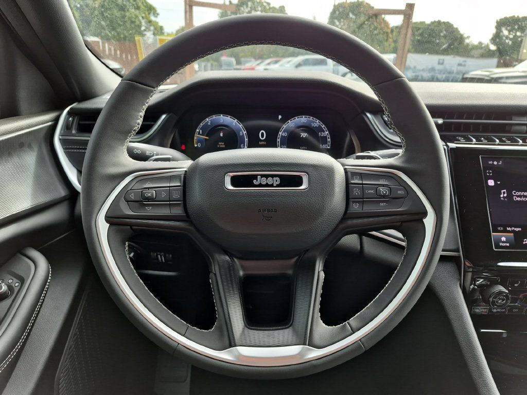 Certified 2025 Jeep Grand Cherokee L Laredo w/ Luxury Tech Group I AWD/4WD image 20