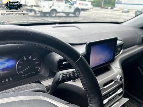 Used 2023 Ford Explorer XLT w/ Equipment Group 202A AWD/4WD image 10