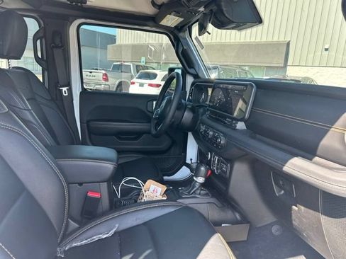 Used 2024 Jeep Wrangler Unlimited Sahara AWD/4WD image 7