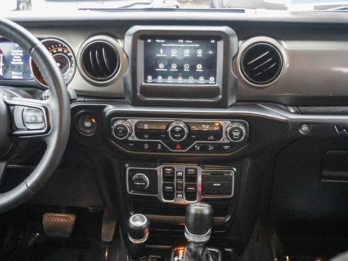 Used 2018 Jeep Wrangler Unlimited Rubicon AWD/4WD image 16