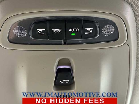 Used 2019 Volvo XC40 T5 Momentum image 36