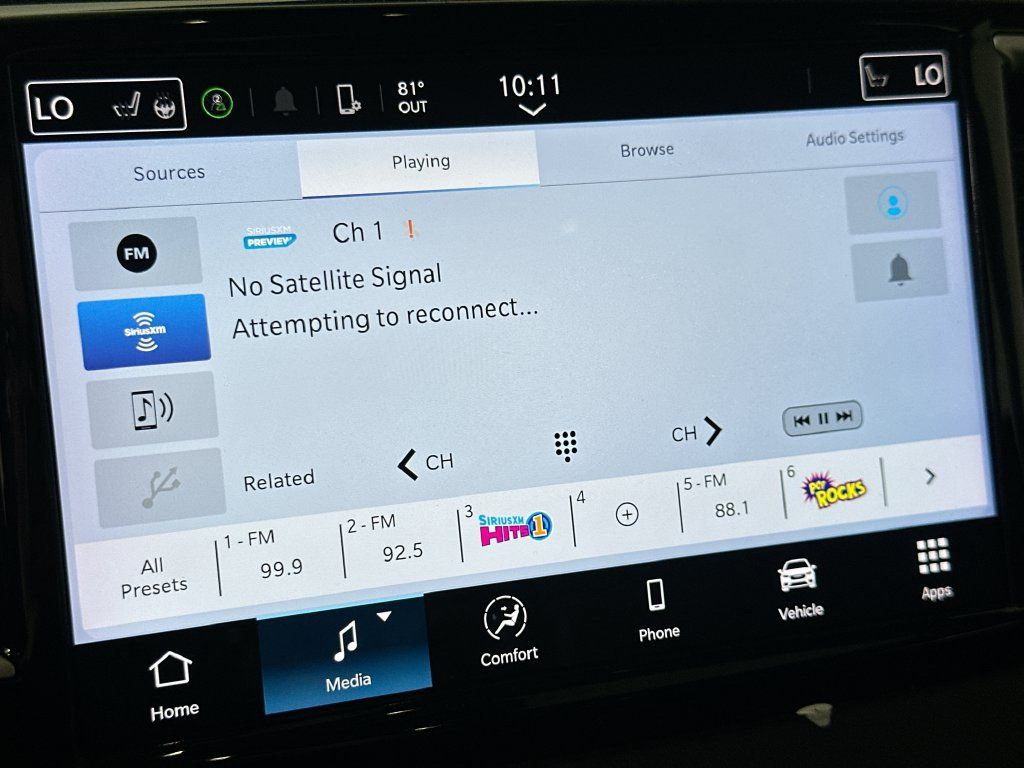 Used 2024 Chrysler Pacifica Touring-L FWD image 32