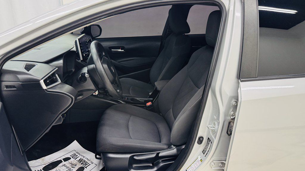 Used 2021 Toyota Corolla LE FWD image 15