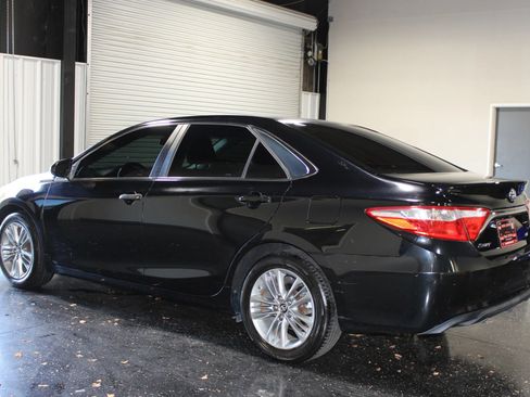 Used 2015 Toyota Camry SE FWD image 5