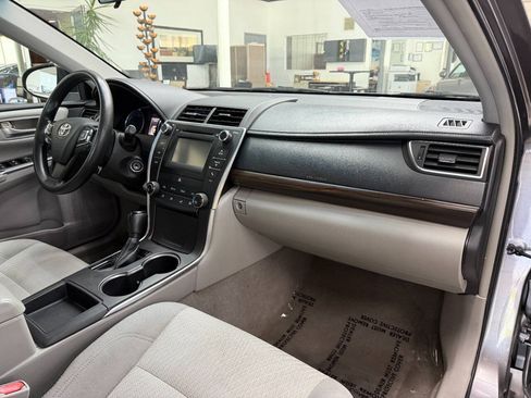 Used 2016 Toyota Camry LE FWD image 18