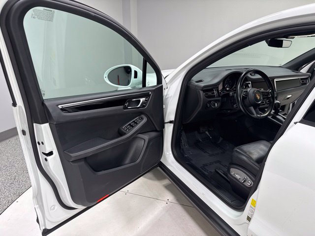 Used 2024 Porsche Macan w/ Premium Plus Package AWD/4WD image 11