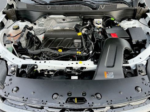 Certified 2025 Chevrolet Trax RS w/ Driver Confidence Package image 24