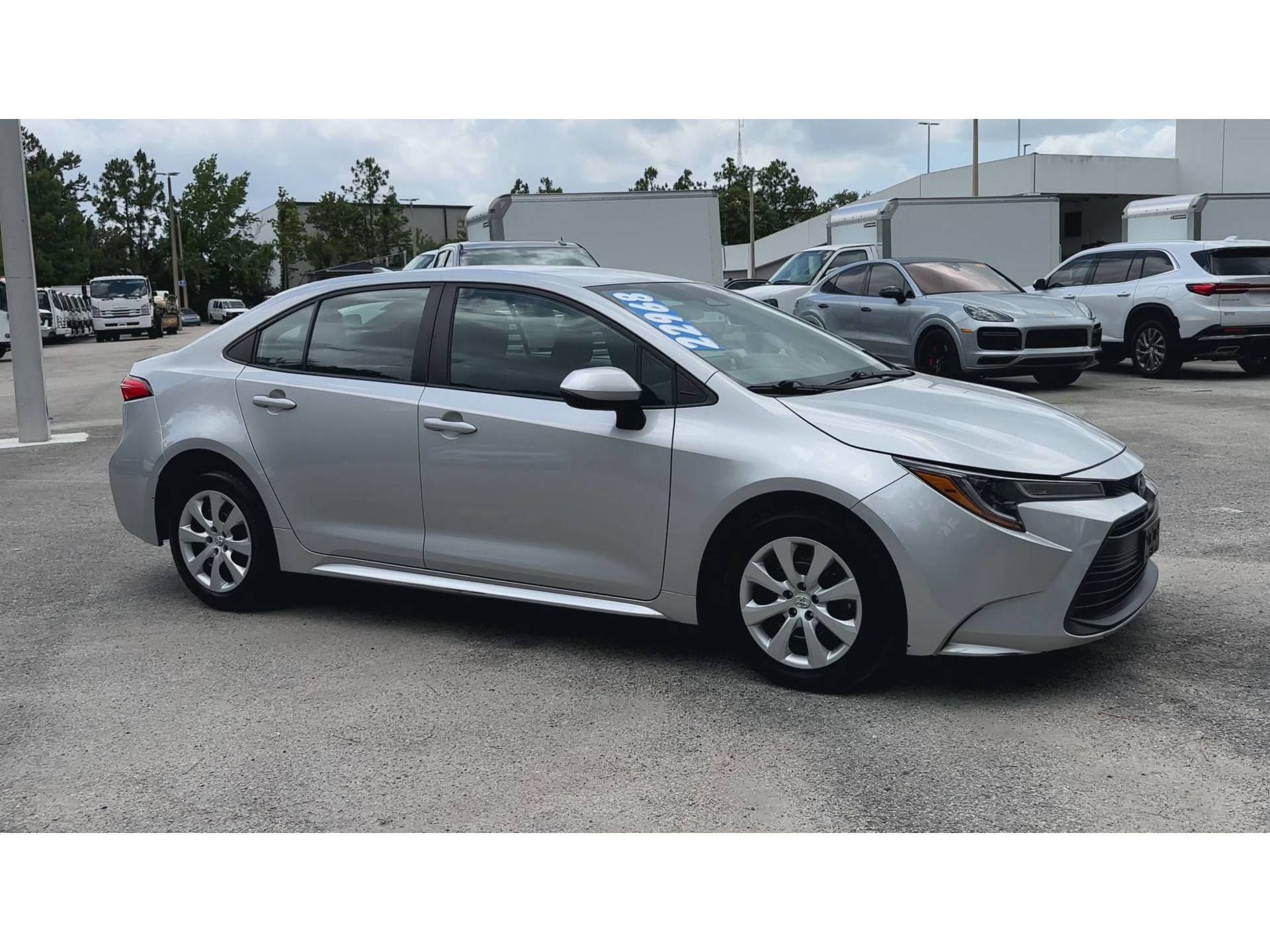 Used 2023 Toyota Corolla LE FWD image 2