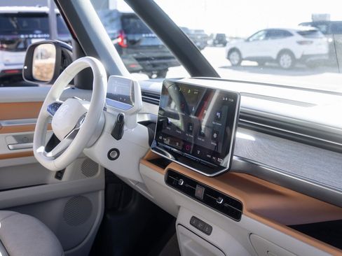 Used 2025 Volkswagen ID. Buzz 1st Edition image 36