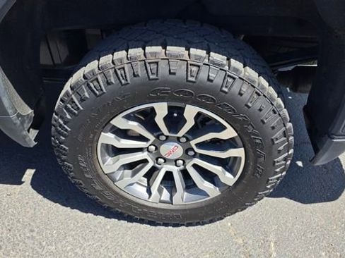 Used 2023 GMC Sierra 1500 AT4 image 11
