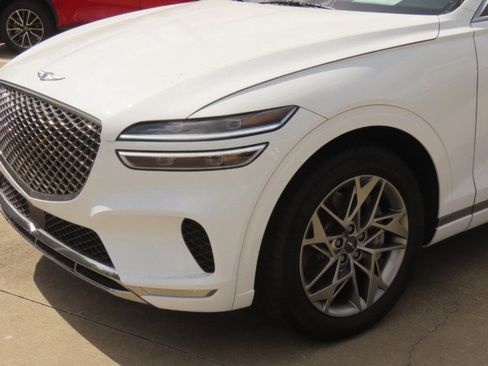 Used 2025 Genesis GV70 2.5T AWD/4WD image 3