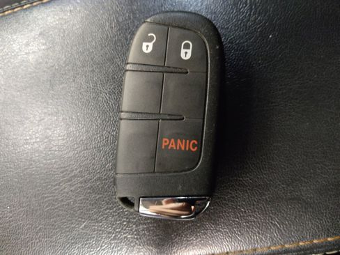 Used 2020 Jeep Compass Latitude FWD image 32