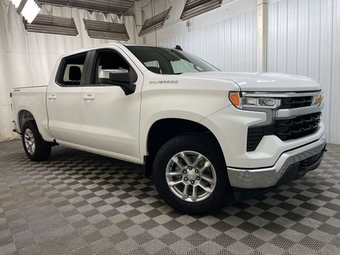 Certified 2022 Chevrolet Silverado 1500 LT AWD/4WD image 45