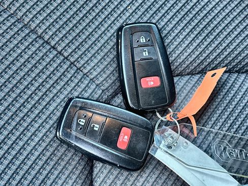 Used 2022 Toyota Highlander L image 26