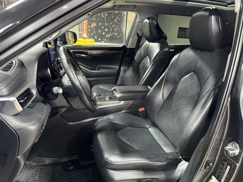 Used 2021 Toyota Highlander Platinum AWD/4WD image 14