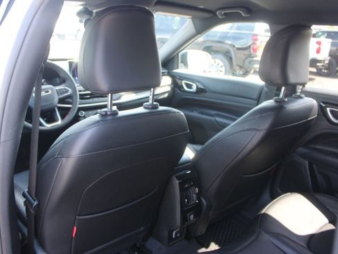Used 2025 Jeep Compass Trailhawk AWD/4WD image 24