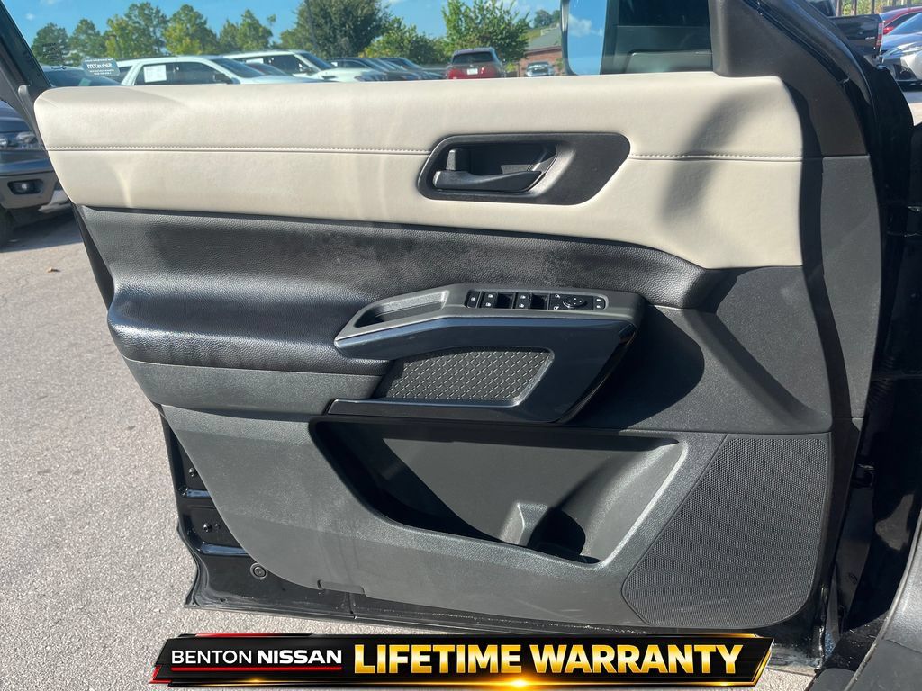 Used 2024 Nissan Pathfinder SV FWD image 6