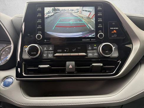 Certified 2022 Toyota Highlander XLE image 20