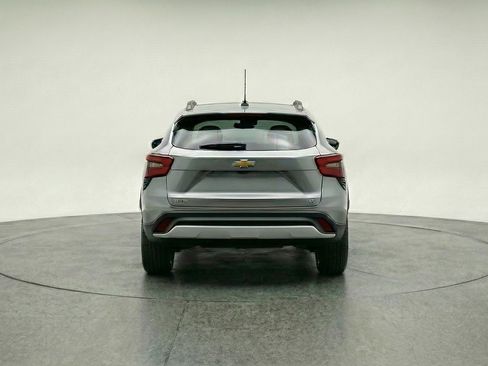 Used 2025 Chevrolet Trax LT image 7