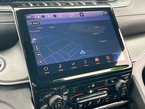 Certified 2025 Jeep Grand Cherokee L Limited w/ Black Appearance Package image 13