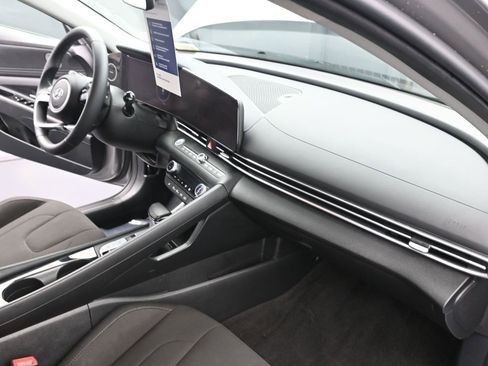 Certified 2023 Hyundai Elantra SEL w/ Convenience Package image 16