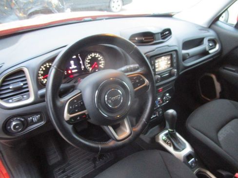 Used 2017 Jeep Renegade Latitude image 32