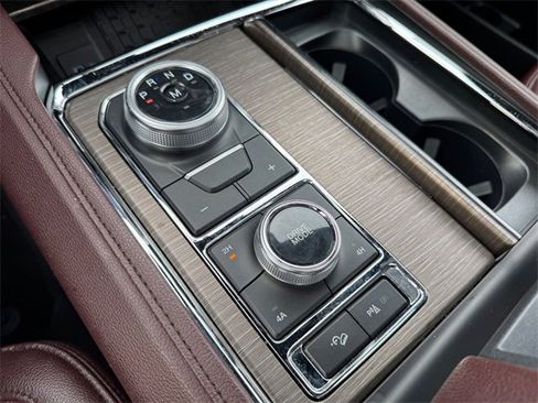 Used 2024 Ford Expedition Limited image 21