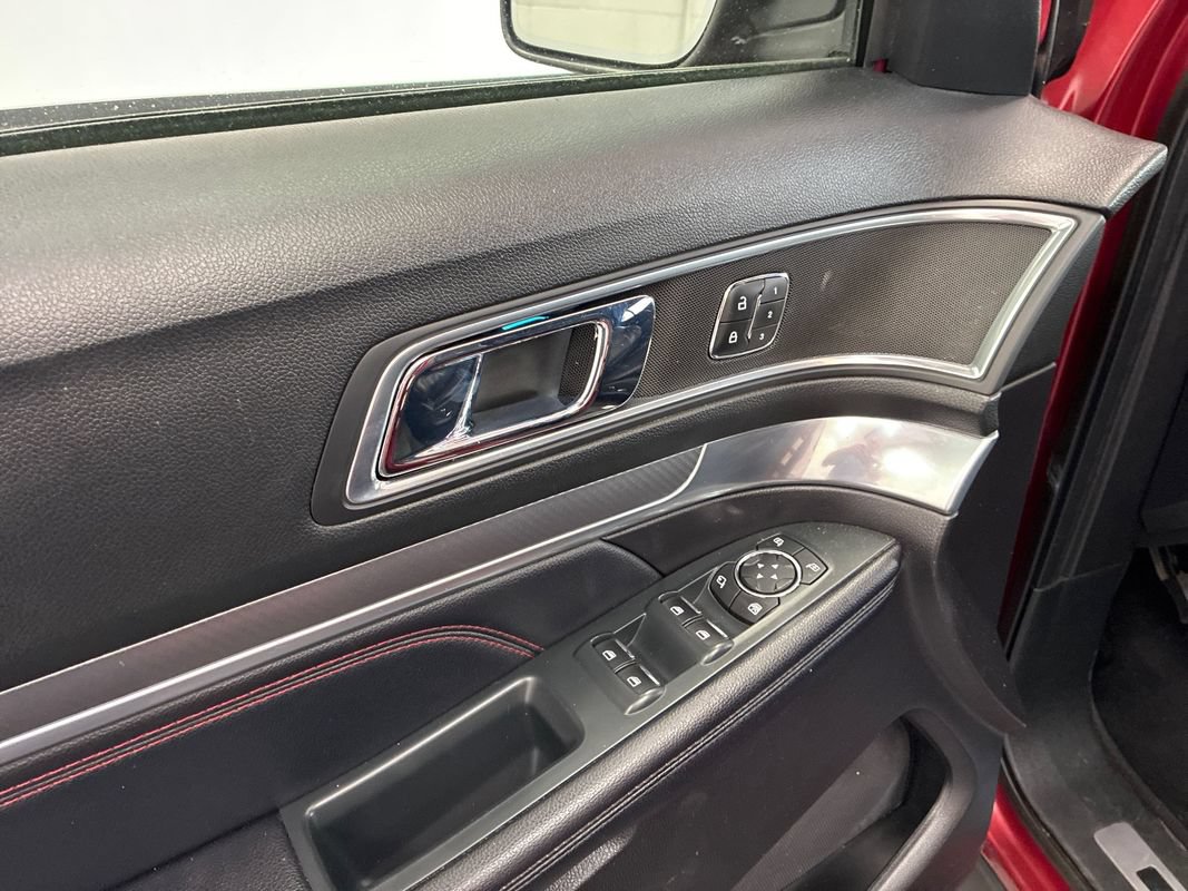 Used 2018 Ford Explorer Sport AWD/4WD image 10