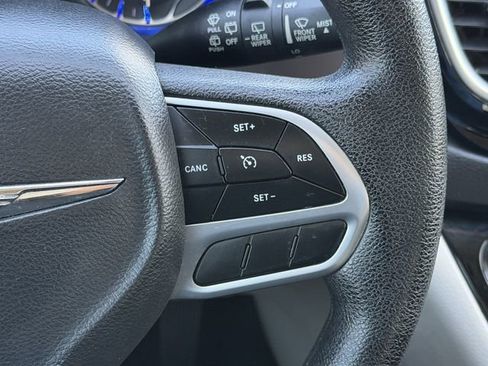 Used 2020 Chrysler Voyager L image 14