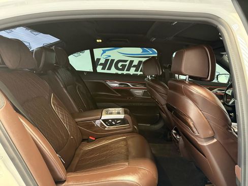 Used 2021 BMW 750i xDrive w/ Luxury Rear Seating Package image 27