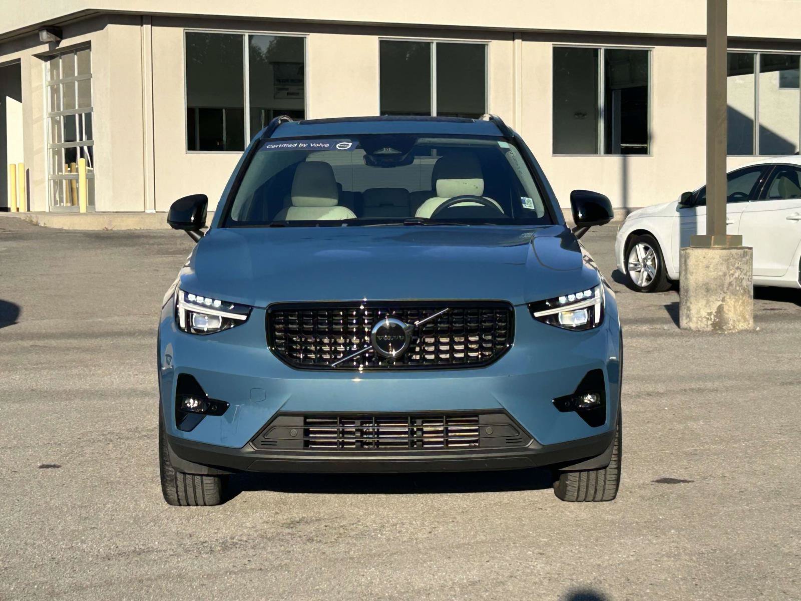 Certified 2024 Volvo XC40 B5 Plus w/ Climate Package AWD/4WD image 2