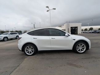 Used 2021 Tesla Model Y Long Range video 4