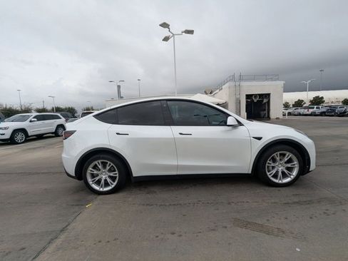 Used 2021 Tesla Model Y Long Range image 4